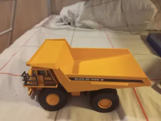 Tractor Valtra con grúa y remolque