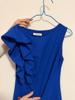 Vestido azul con volante