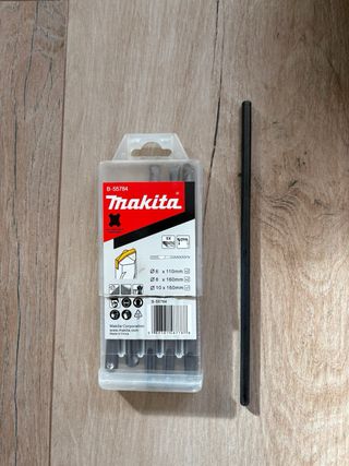 Taladro Makita HR2470BX40 con maletín.