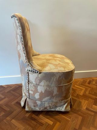 Butaca dormitorio tela beige y rosa