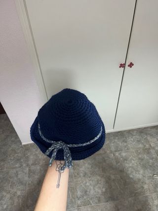 Gorro tejido artesanal azul