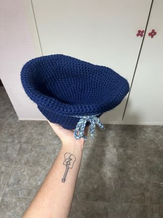 Gorro tejido artesanal azul