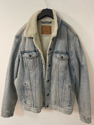 Cazadora Levi's Denim con Forro Sherpa