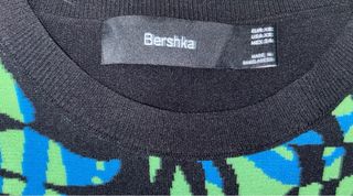 Chaleco Bershka Negro, Azul y Verde