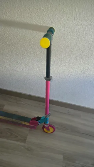 Patinete niña 2 ruedas buen estado