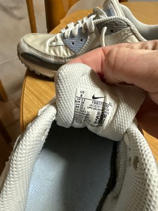 Zapatillas Nike Air Max grises y blancas