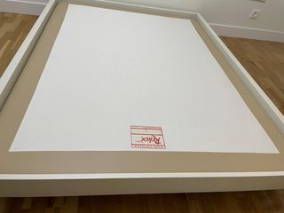 Cama de madera y metal