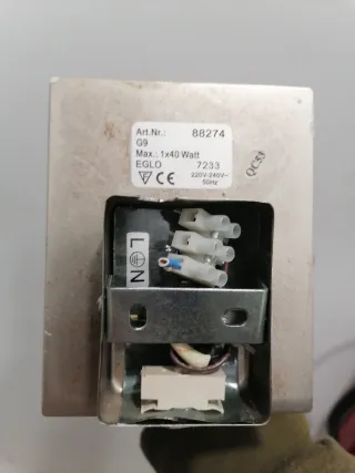 3 Apliques de Luz de Pared Metálicos