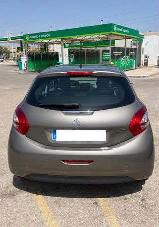 Peugeot 208 1.4 ACTIVE 2012