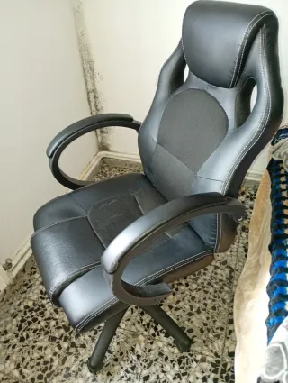 Silla de oficina negra