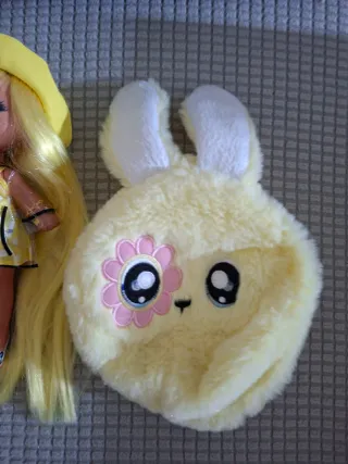 muñeca Na Na Na Surprise.  mide 22 cm.  como nueva