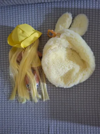 muñeca Na Na Na Surprise.  mide 22 cm.  como nueva