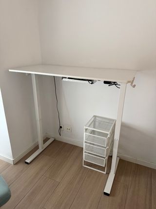 Mesa escritorio elevable + Cajonera metálica