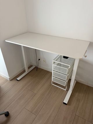 Mesa escritorio elevable + Cajonera metálica