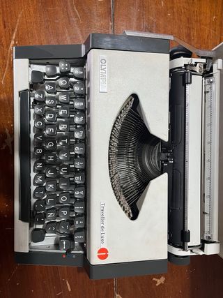 Máquina de Escribir Olympia Traveller de Luxe