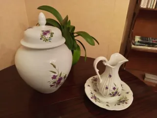 Tibor y jarra decorativos con plato