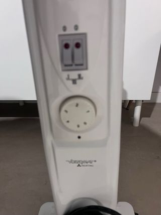 Radiador Aceite Pequeño Blanco. Potencia 2000 w.