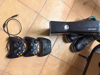 Xbox 360 SIN PROBAR + 3 mandos originales