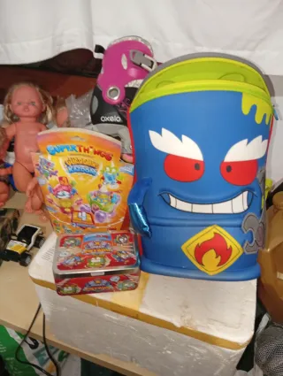 Mochila Super Things y Lata Puzzle la sobre