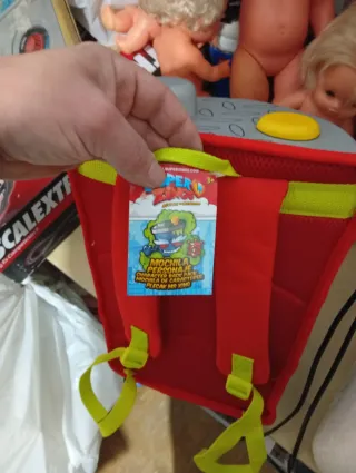 Mochila Super Things y Lata Puzzle la sobre