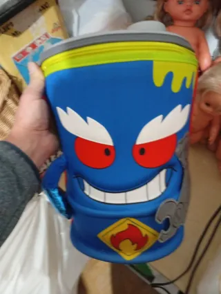 Mochila Super Things y Lata Puzzle la sobre