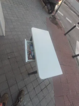 Mesa blanca plegable