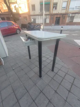 Mesa blanca plegable