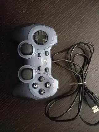 Comando Logitech Rumblepad 2 com fios