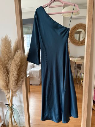 Vestido fiesta Zara asimétrico verde