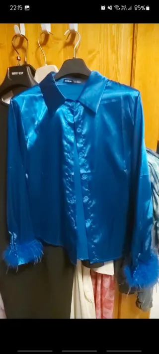 Set camicie blu , rosa , fuxia e aracio con piume