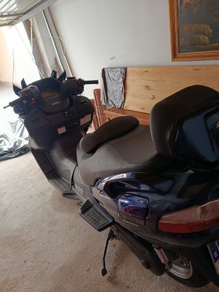 Suzuki Maxi Scooter Azul Automática