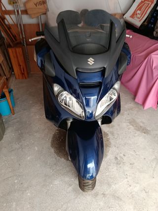 Suzuki Maxi Scooter Azul Automática