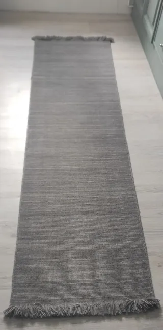 Alfombra de lana gris