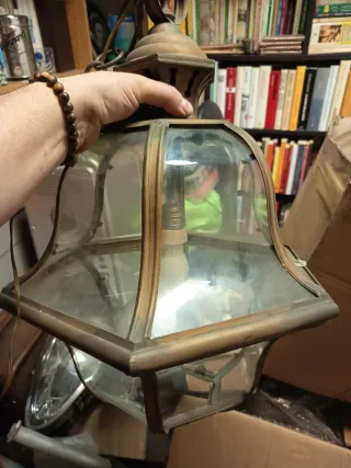 Lampadario antico in metallo e vetro