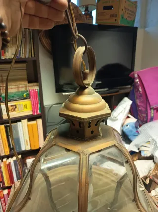 Lampadario antico in metallo e vetro