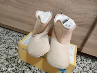 Botas de casa beige nuevas