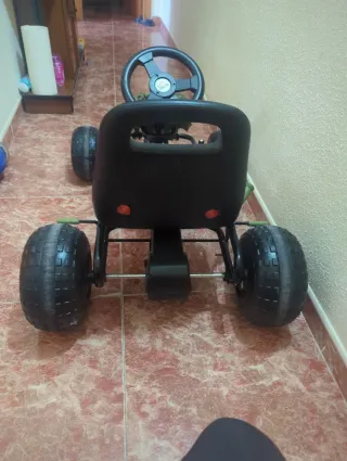 Coche de pedales militar infantil