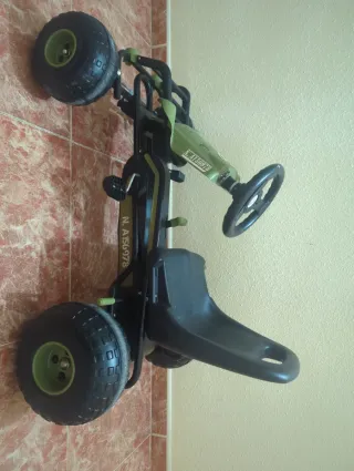 Coche de pedales militar infantil