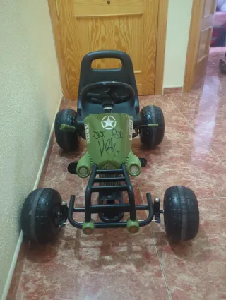 Coche de pedales militar infantil