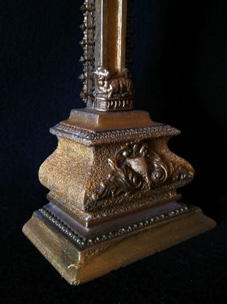 Crucifijo con Cristo de porcelana biscuit /  1900