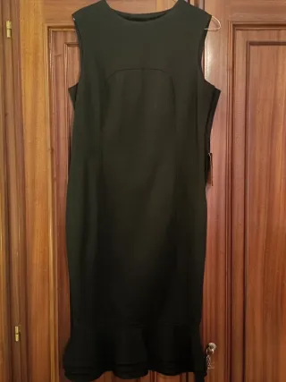 Vestido negro con volantes