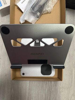 Soporte portátil BENFEI con Docking Station y KVM