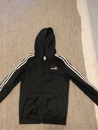 Sudadera Adidas con cremallera y capucha