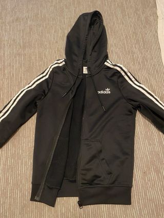 Sudadera Adidas con cremallera y capucha