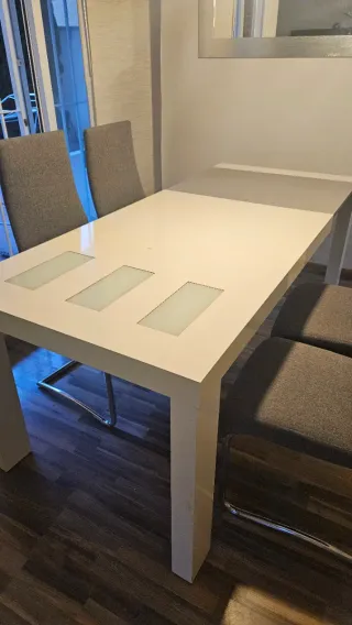 Mesa de comedor moderna blanca