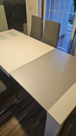 Mesa de comedor moderna blanca