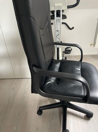 Silla ergonómica de oficina negra