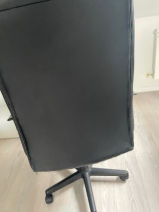 Silla ergonómica de oficina negra