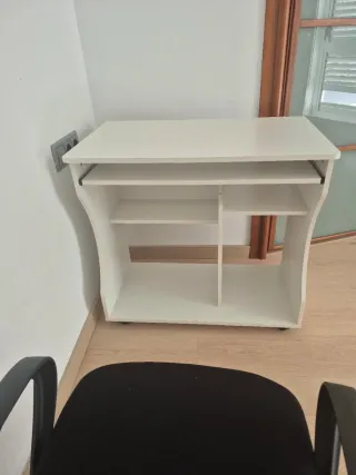Escritorio y silla de oficina
