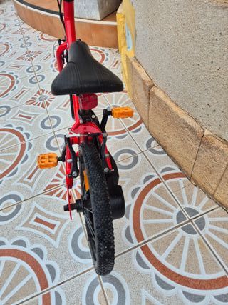 Bicicleta infantil roja BTWIN